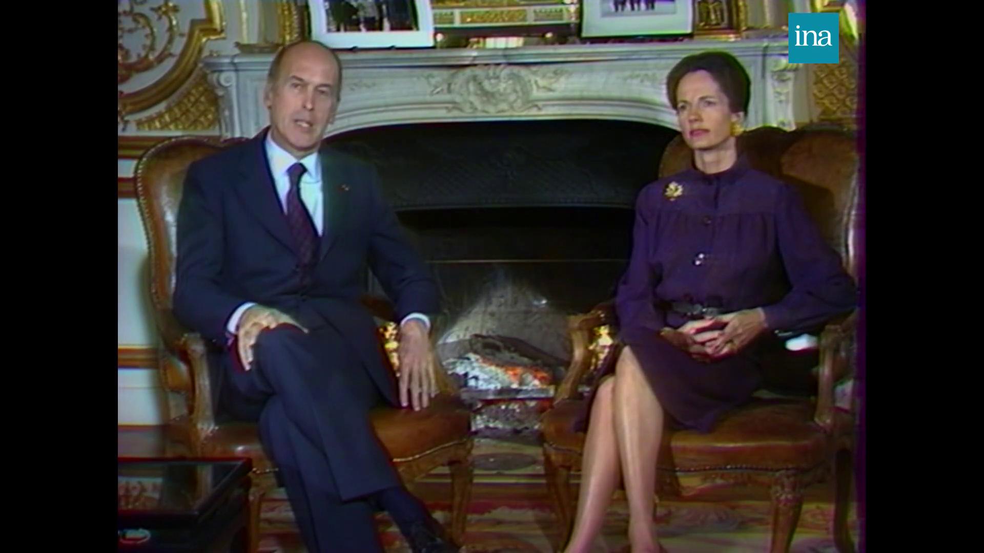 Valéry Giscard d'Estaing et son épouse au coin du feu