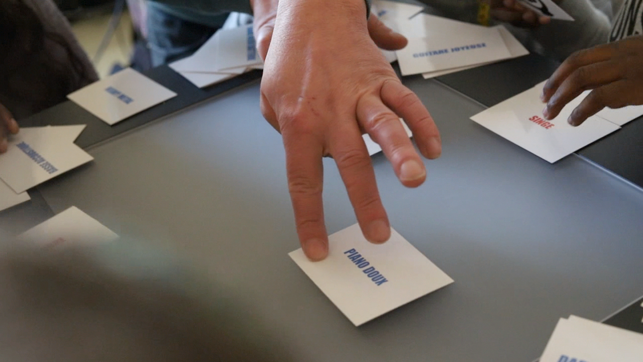 On pose une carte pour faire apparaître le média